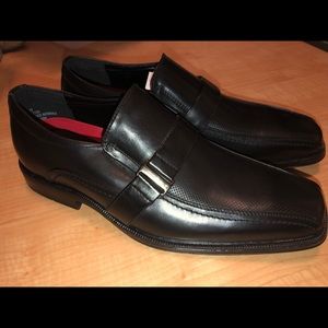 NWT-Black men's dress shoes with side ornament
